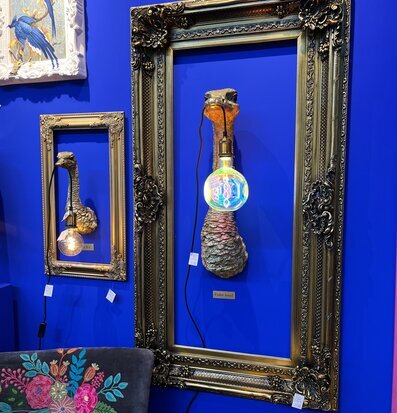 Bild av elegant barockram med unik lampinstallation