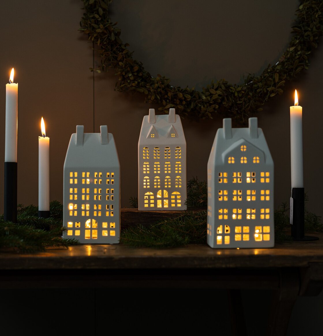 Ljusstake Storstaden Nr 2 från Storefactory med grangrenar