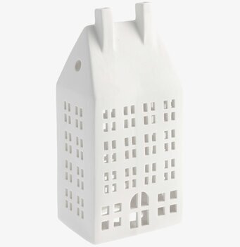 Bild av en vit keramisk ljusstake som stadssilhuett