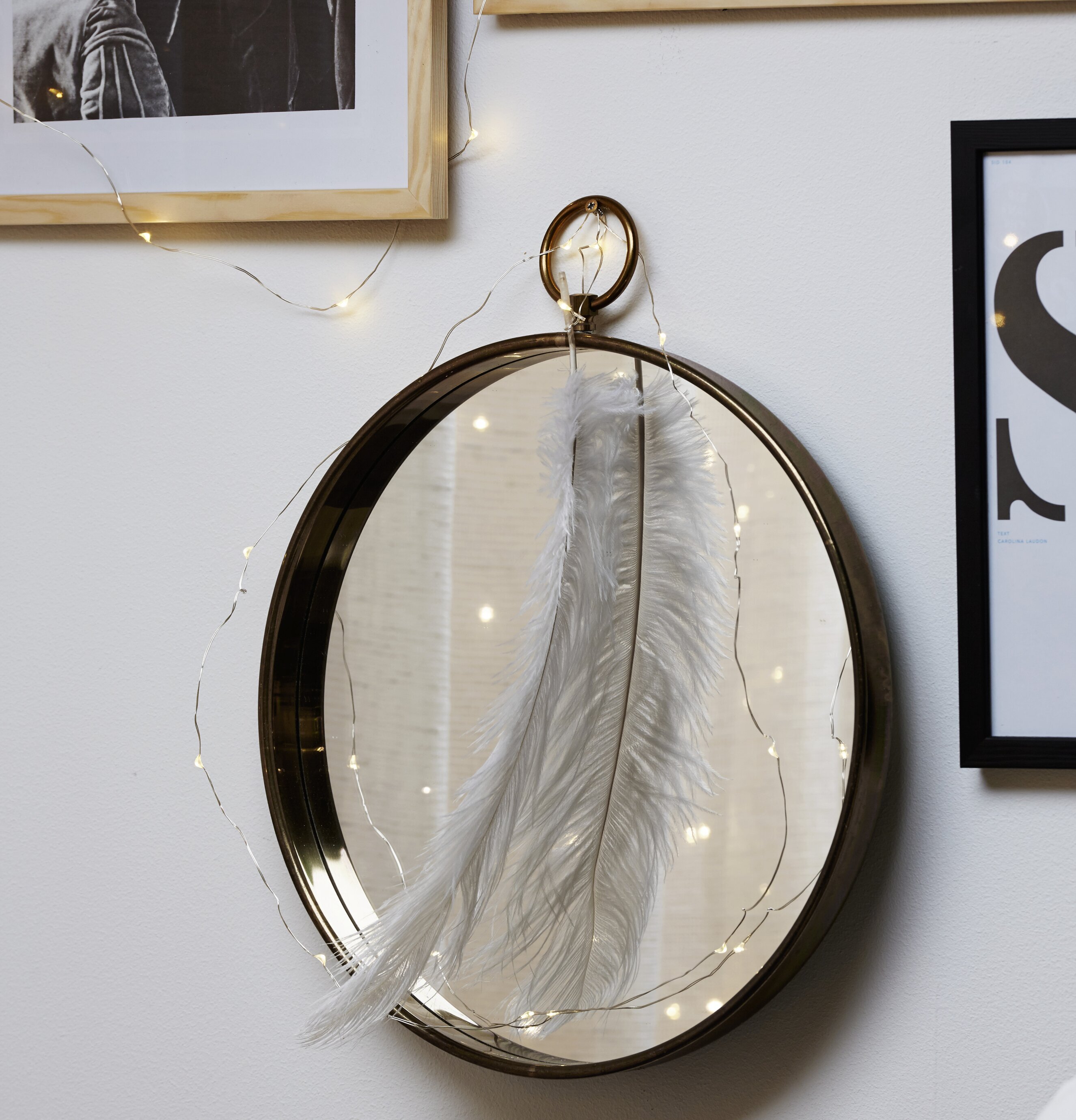 Trådslinga Dew Drop 12 från Star Trading runt spegel