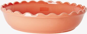 Bild av vacker korallfärgad pajform med vågiga kanter