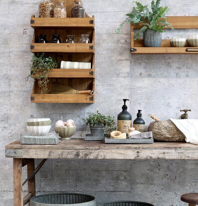 Bild av rustik inredning med trä och industriell känsla