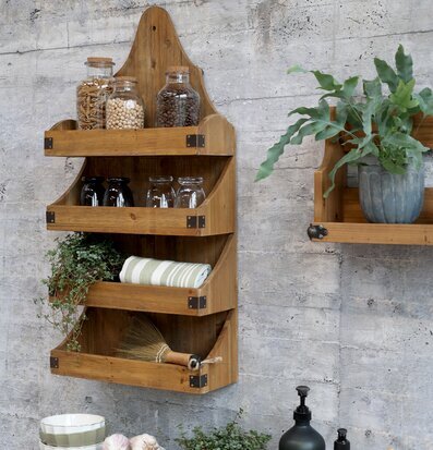 Foto av rustik köksmiljö med trä och betongelement