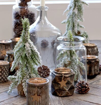 Bild av vinter- och juldekorationer i hemtrevlig miljö