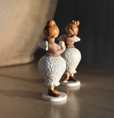 Bild av dekorativa änglar i traditionell och modern stil