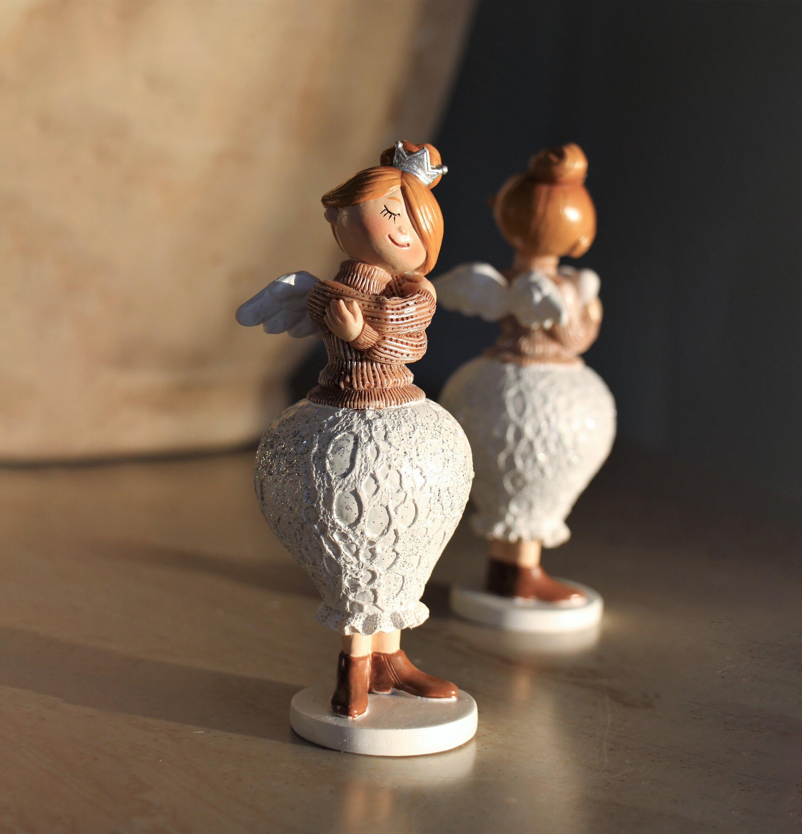 Kramande Ängel - Majas Cottage, detaljrik prydnadsfigur