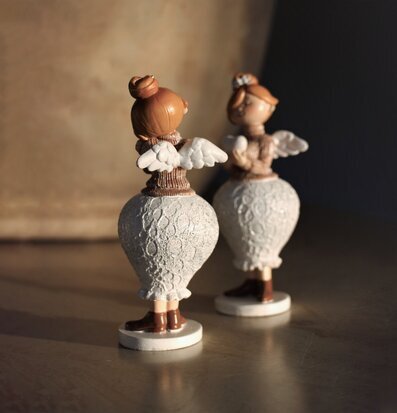 Bild av charmiga änglar i modern och traditionell stil