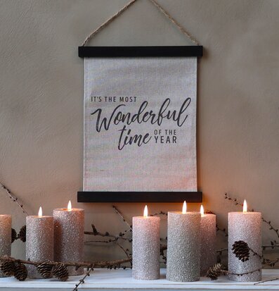 Bild av harmonisk och stämningsfull vinterdekoration