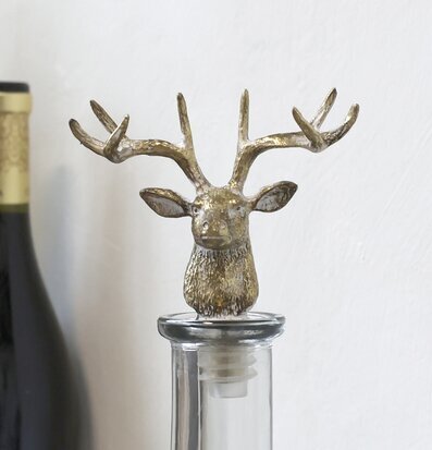 Bild av elegant flaskkork med hjorthuvud i antik mässing