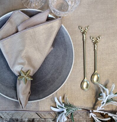 Bild av stilfull bordsdukning med eleganta detaljer