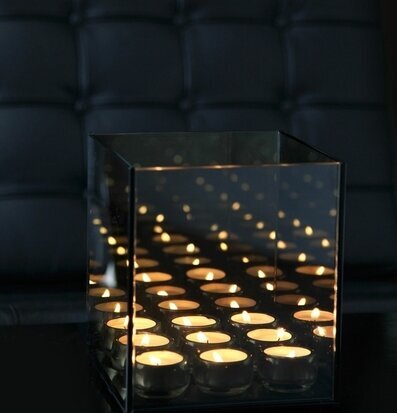 Bild av modern ljusinstallation med elegant design