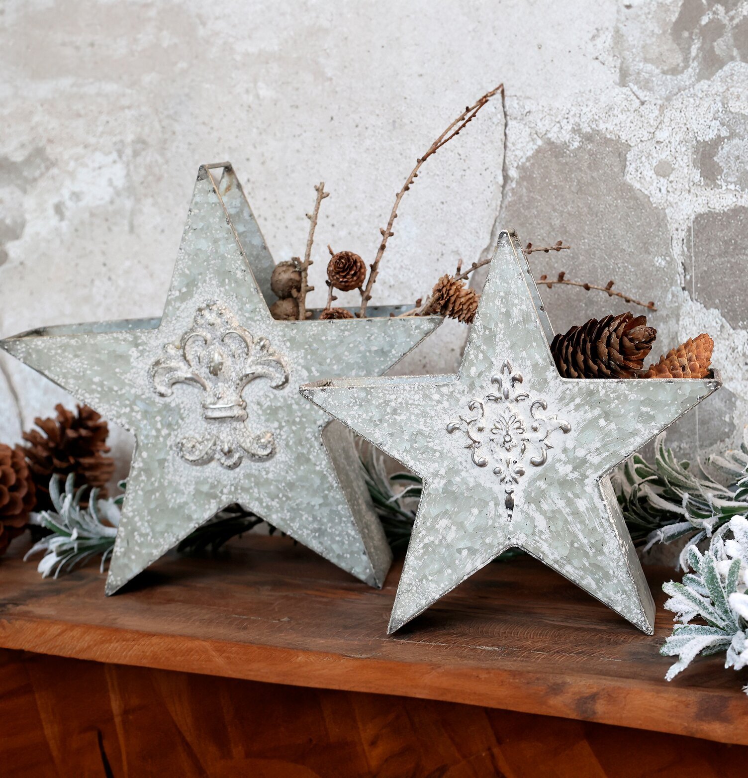 Stjärna Antique Zink från Chic Antique på rustik träyta