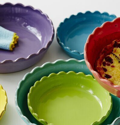 Bild av färgglada pajformar med stil och funktionalitet