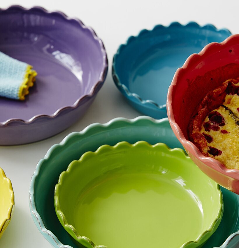 Pajform Small Grön från Rice, omgiven av färgglada pajformar