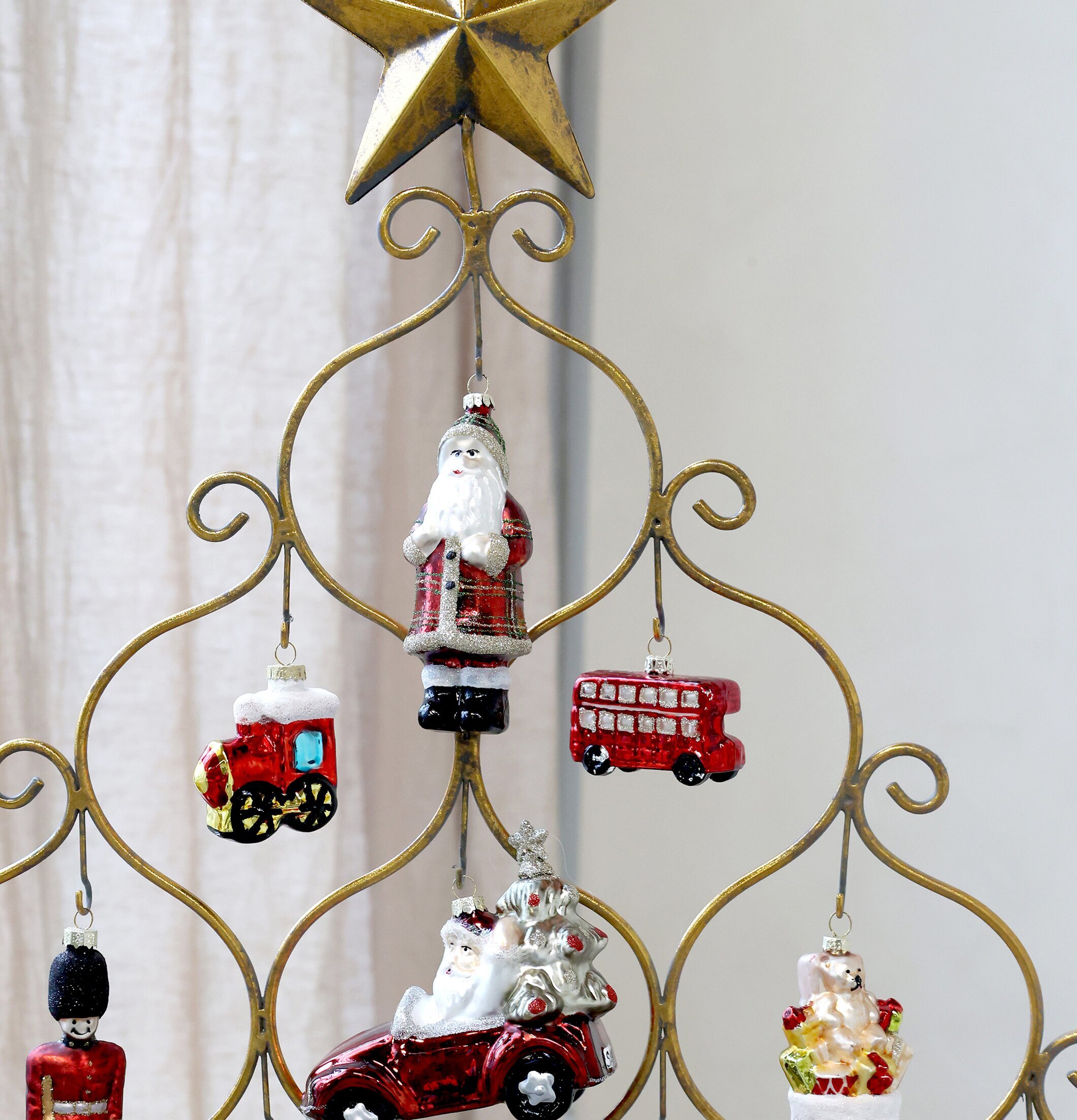 Stativ Stjärna Antik Mässing från Chic Antique, juldekorerad