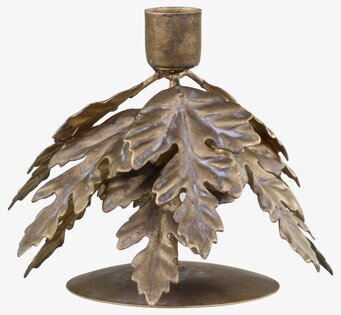 Foto av ljusstake i antik mässing med eklövsdesign