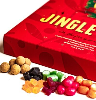 Bild av färgglad adventskalender med godisöverraskningar