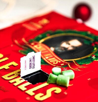 Bild av adventskalender med julstämning och godis