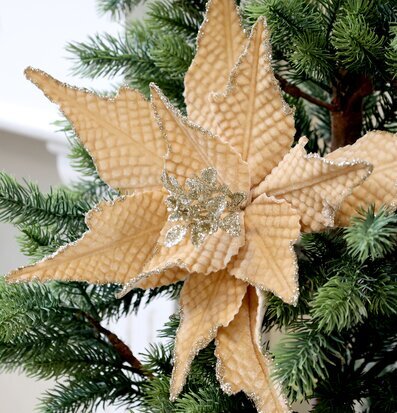 Foto av dekorativ julblomma med glittrande detaljer