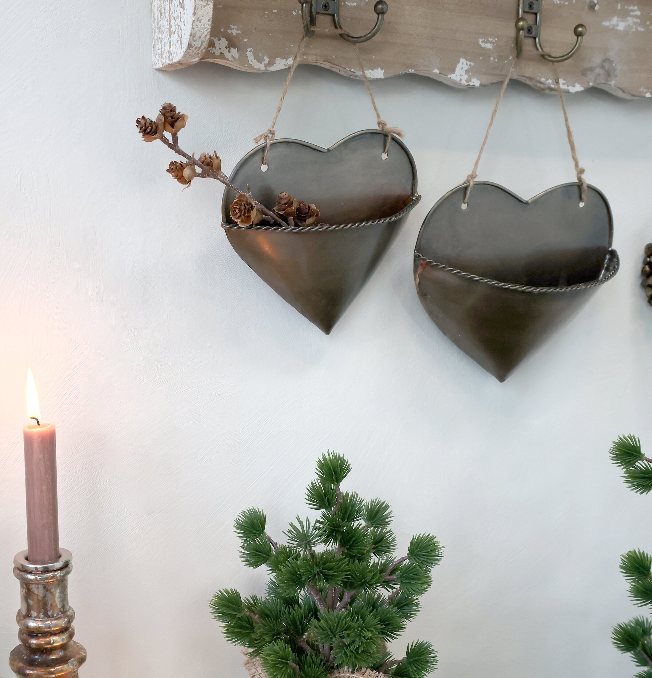 Bild av rustik inredning med hjärtformade dekorationer