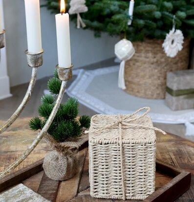 Bild av rustik rottingdekor och julstämning hemma