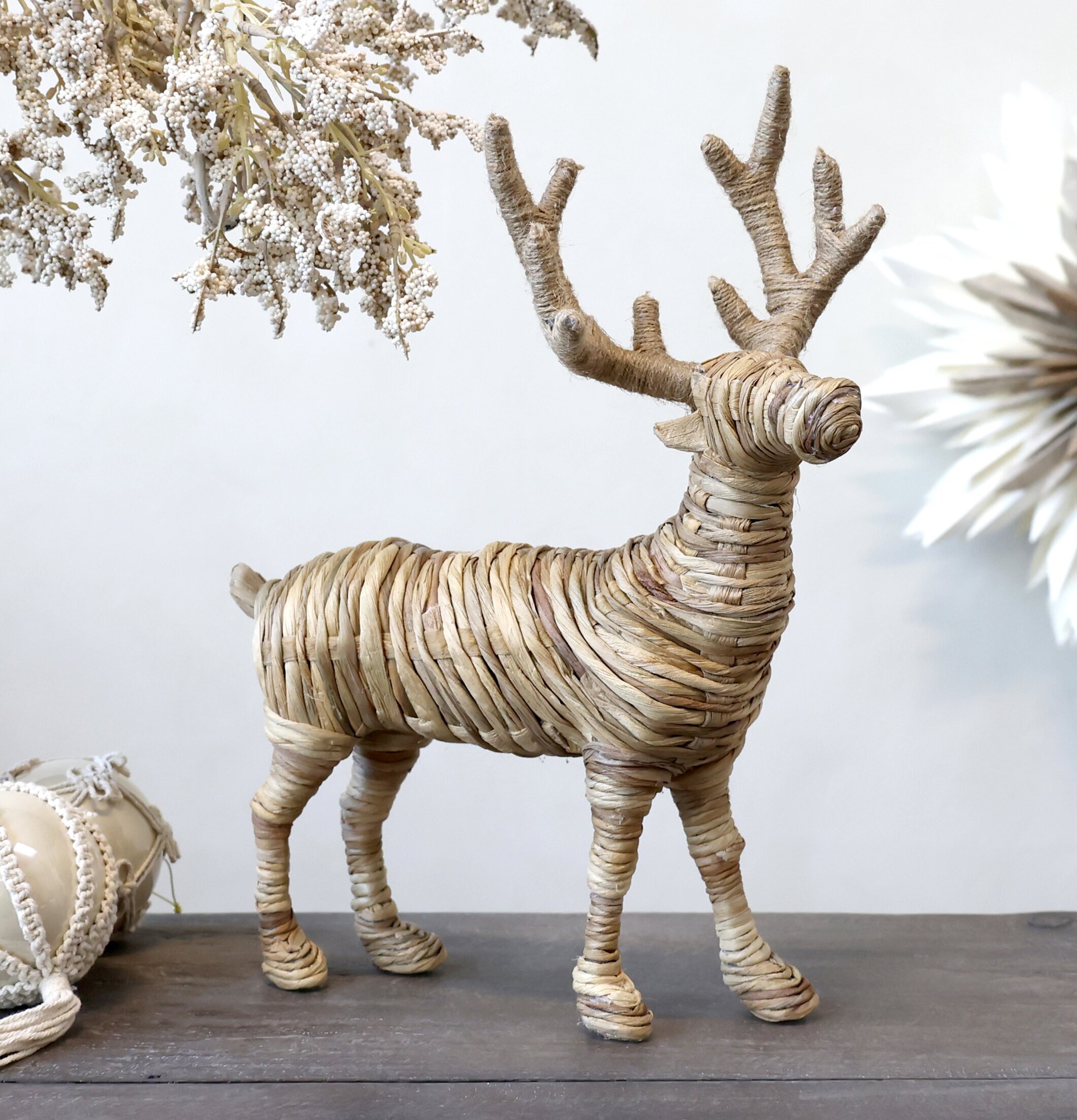 Ren Rotting Natur skulptur av Chic Antique på mörkt träsurf