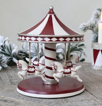 Foto av detaljrik miniatyrkarusell i nostalgisk stil