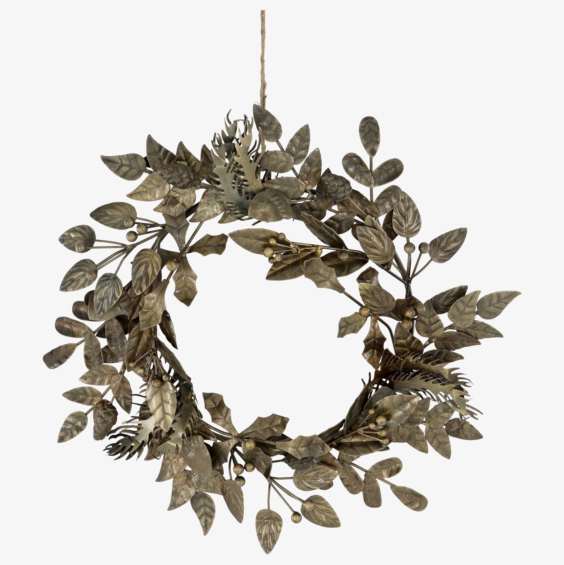 Bild av elegant krans med blad och kottar i mässing