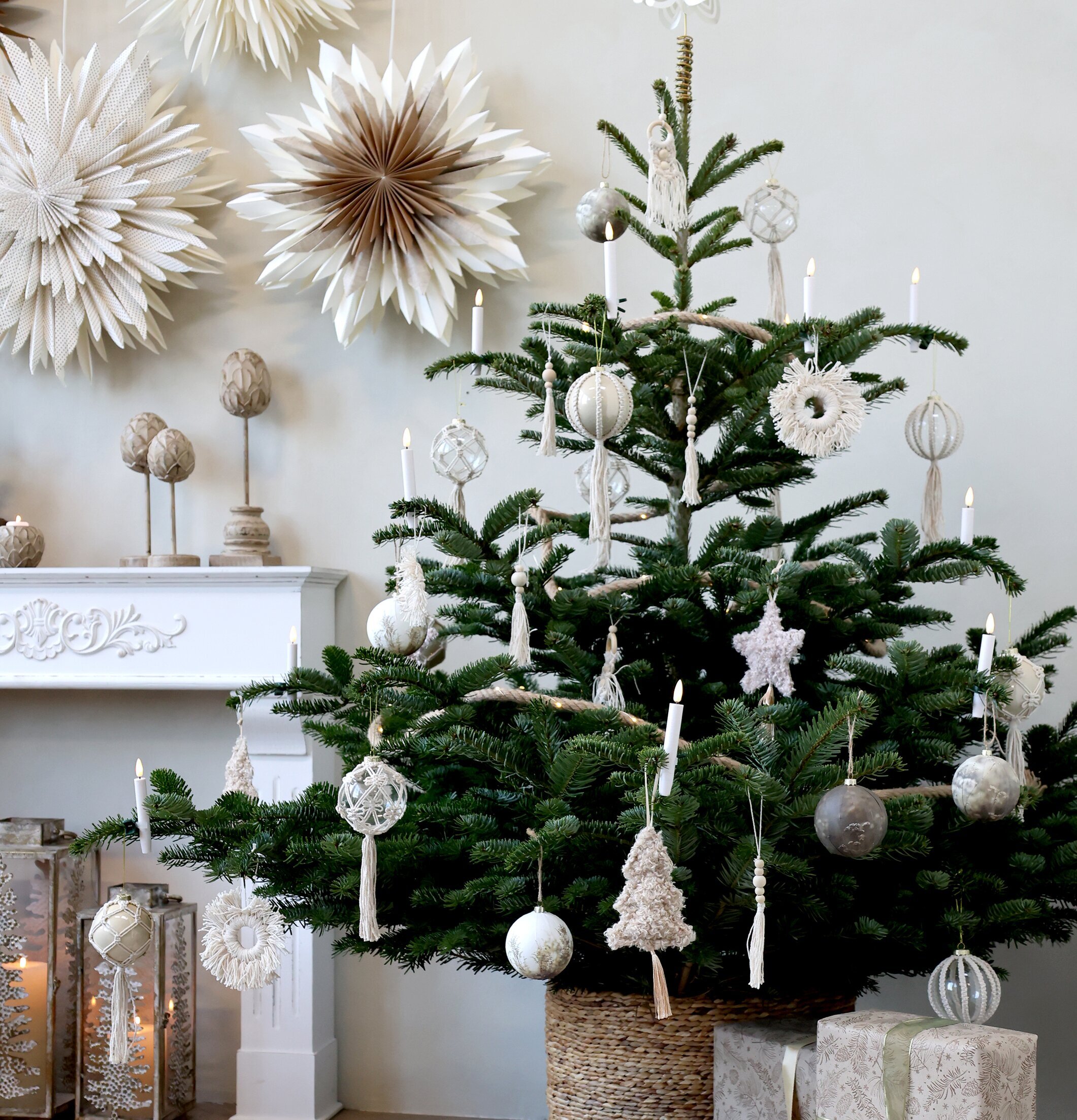 Adventsstjärna Vintage Creme från Chic Antique i julmiljö