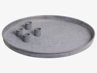 Foto av adventsbricka i antik zink med ljushållare