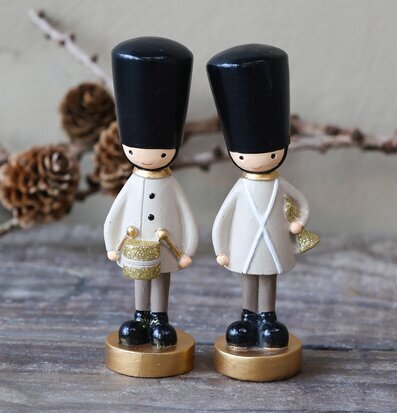 Bild av charmiga orkesterfigurer med antik stil