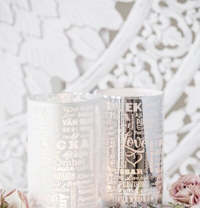 Bild av eleganta ljuslyktor med romantisk atmosfär