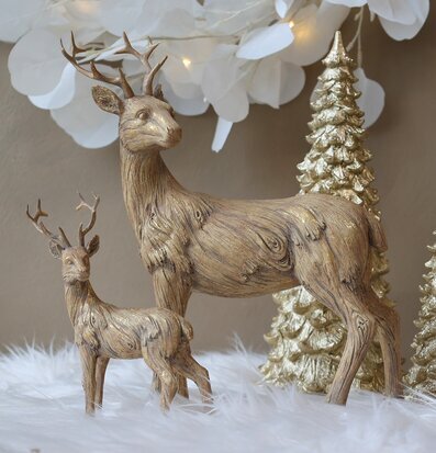 Bild av hjortar i elegant och naturlig vintermiljö