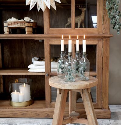 Bild av adventsljusstake i hemtrevlig julinredning