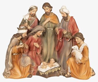 Foto av detaljrik julkrubba med traditionella figurer