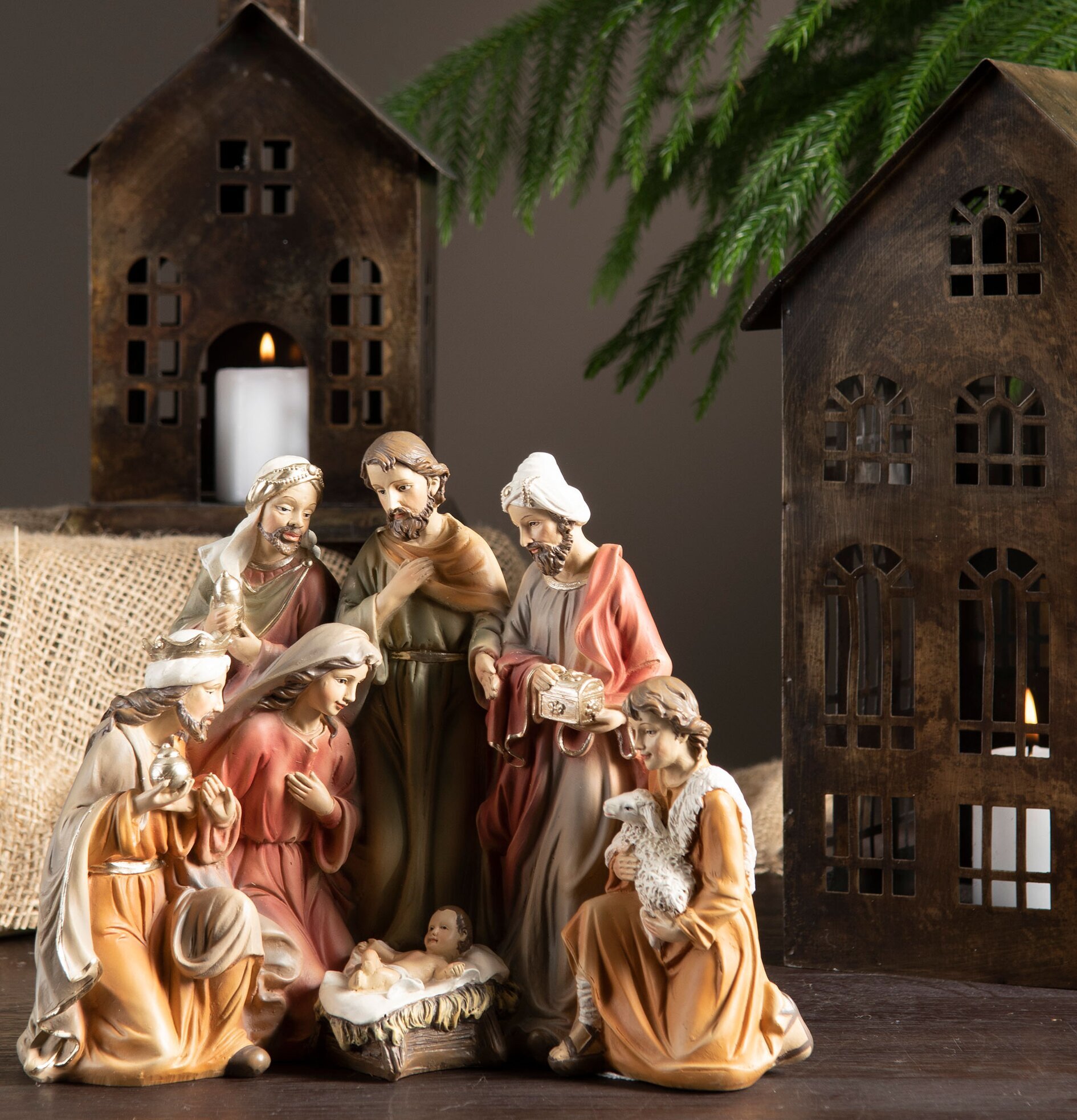 Julkrubba Poly från A Lot Decoration med detaljerade figurer