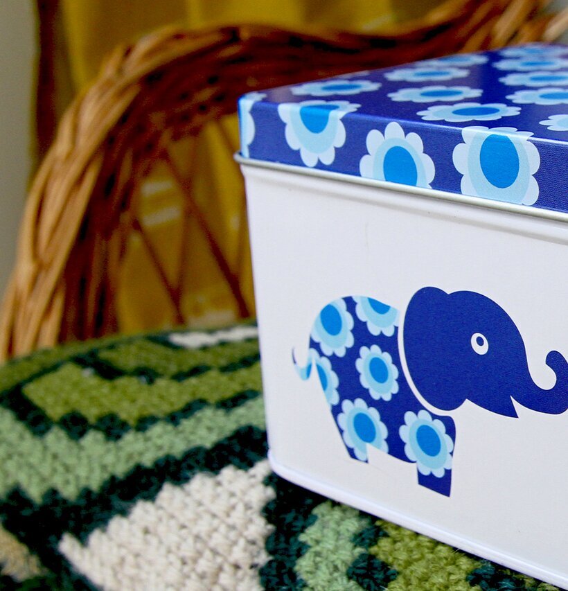 Liten box - Blå elefanter från Blafre med blommönster