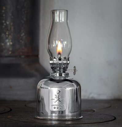 Bild av elegant fotogenlampa med traditionell design