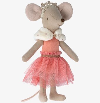 Bild av söt musdocka i rosa klänning och krona