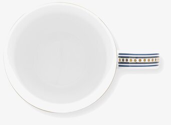 Foto av stilren porslinsmugg med eleganta detaljer