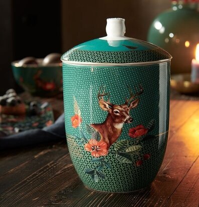 Bild av porslinsburk med naturmotiv och varm atmosfär