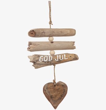 Foto av handgjord julprydnad i naturliga material