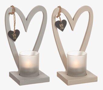 Bild av hjärtformade ljushållare med dekorativa detaljer