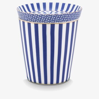 Bild av elegant mugg med randigt och blommigt mönster