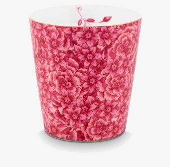 Bild av vacker mugg med blomstermotiv och guldkant