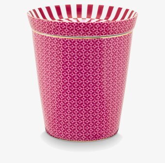 Bild av elegant mugg med geometriskt mönster i rosa