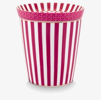 Bild av mugg med rosa och vita ränder, elegant design