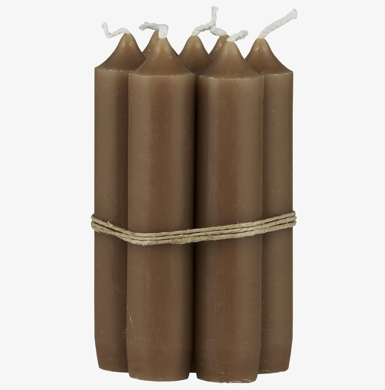 Bild av eleganta bruna stearinljus i rustik stil