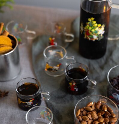 Bild av stämningsfullt glöggarrangemang med julkänsla