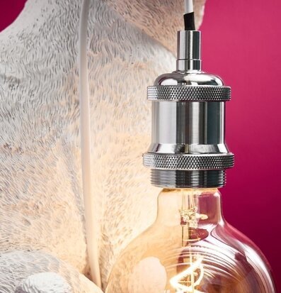 Foto av unik bordslampa med kattdesign i vit färg